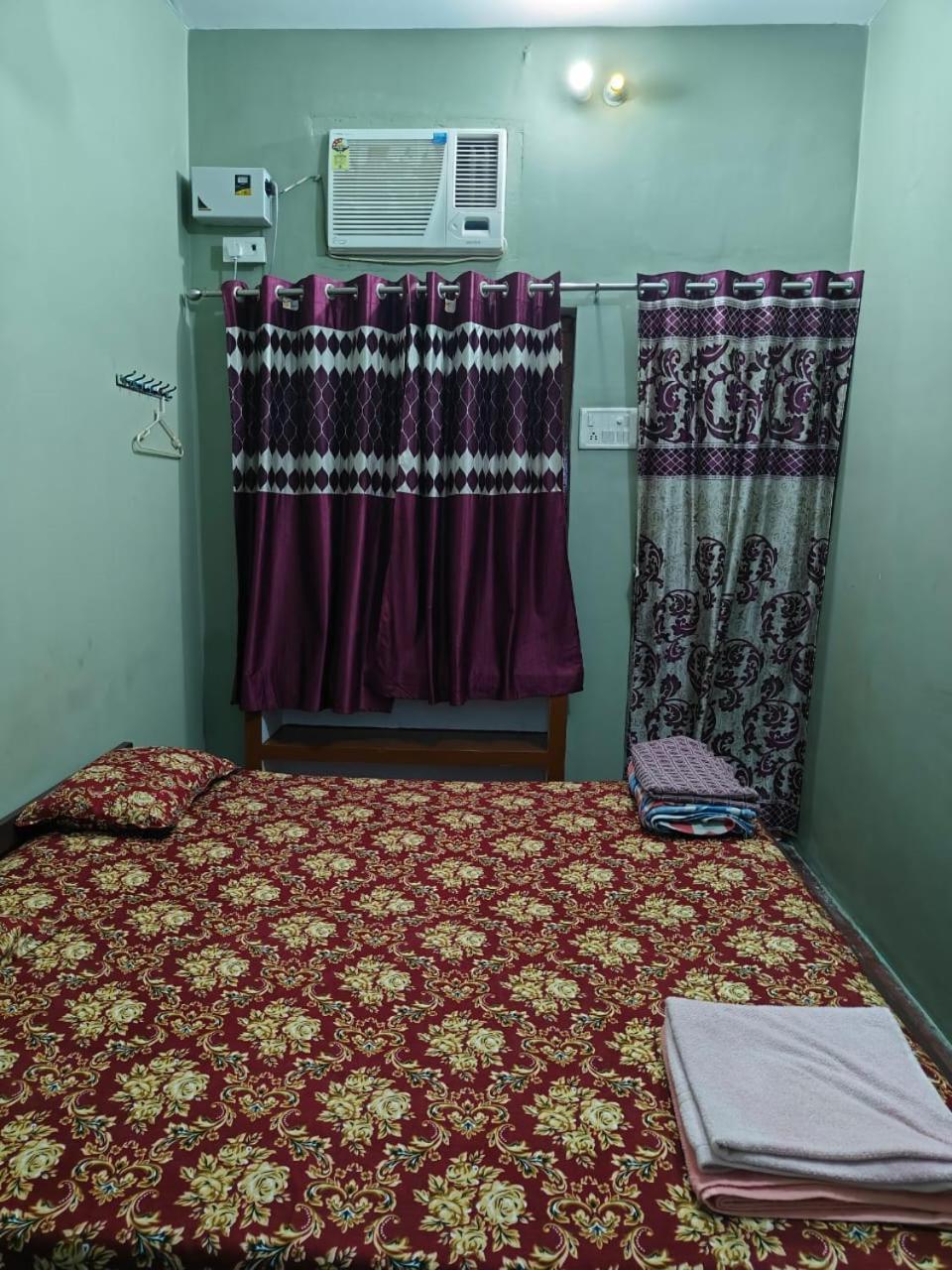 Vishnu Rest House Varanasi Eksteriør billede