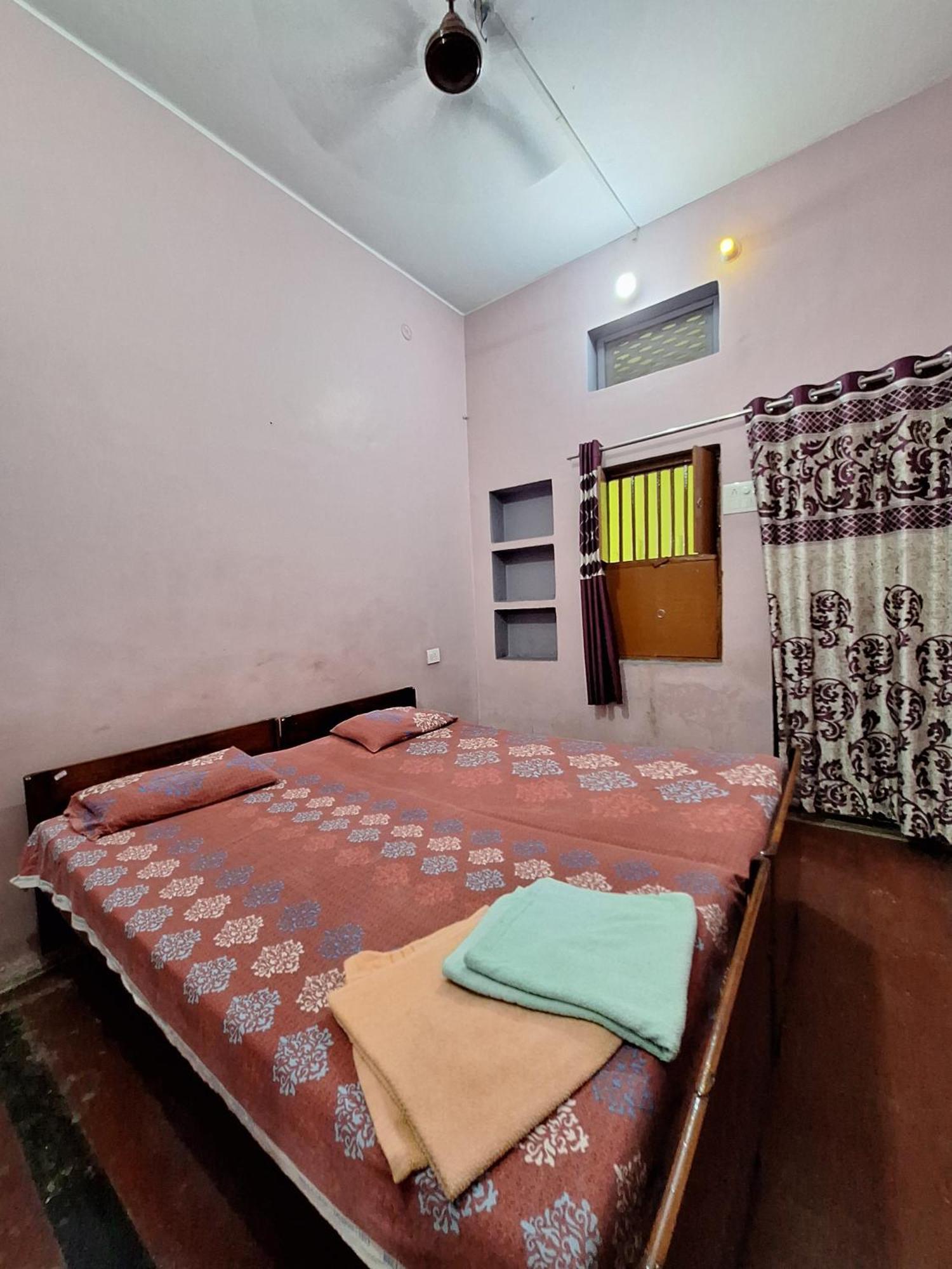 Vishnu Rest House Varanasi Eksteriør billede