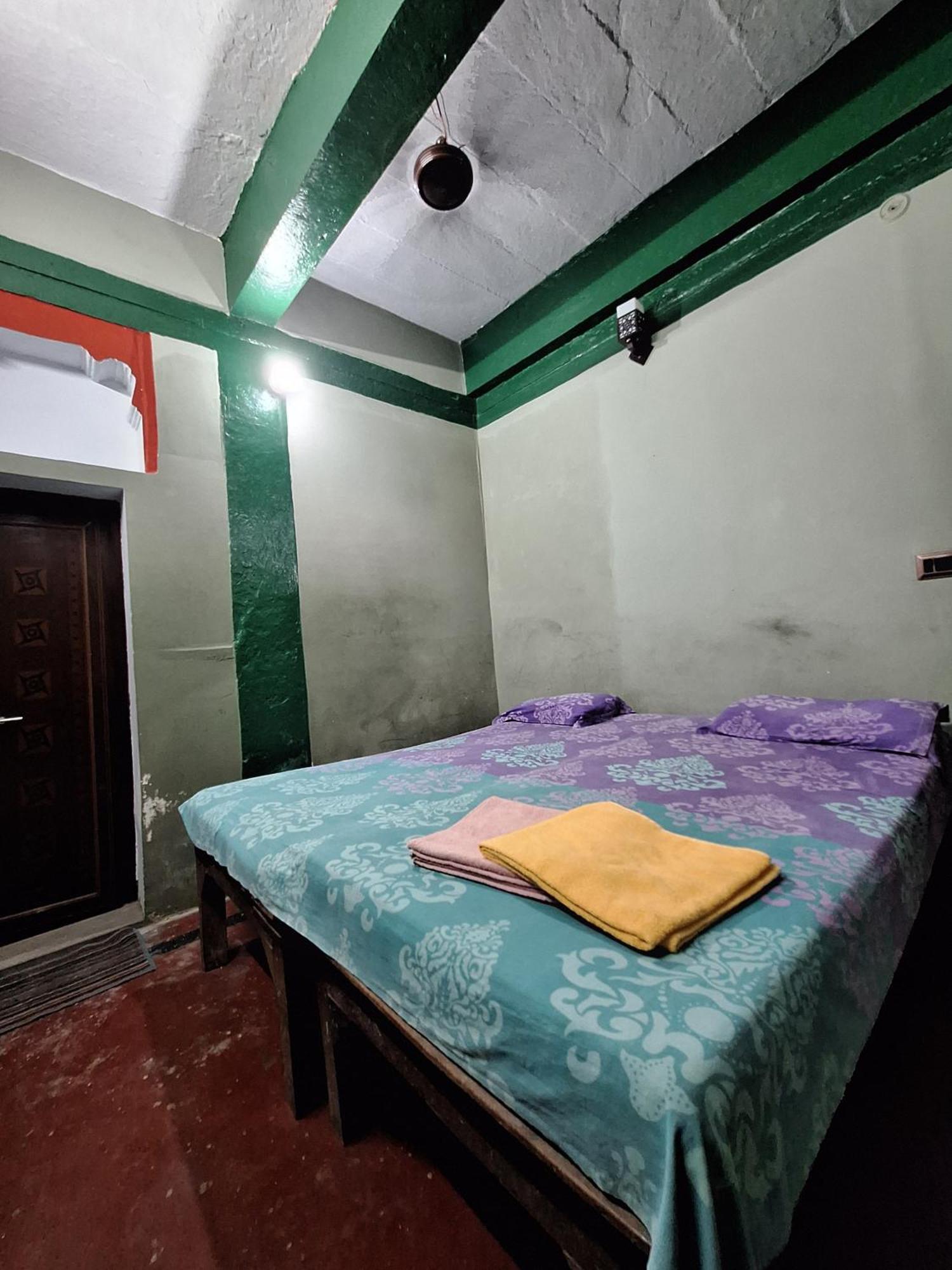 Vishnu Rest House Varanasi Eksteriør billede