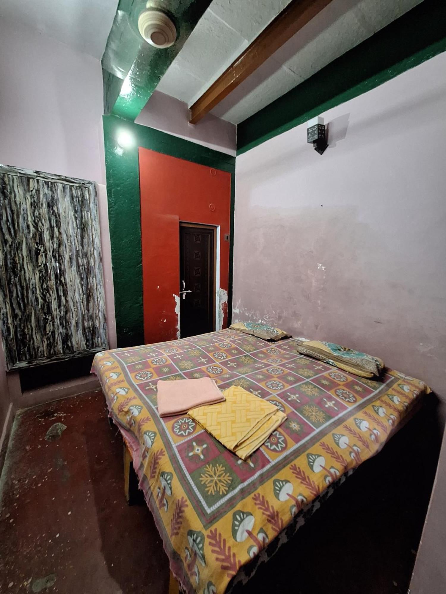Vishnu Rest House Varanasi Eksteriør billede